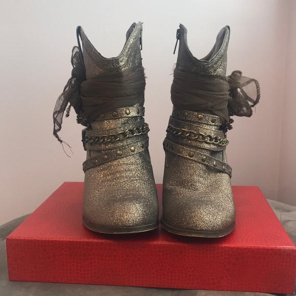 Not Rated 'Glitzy Trio' Ankle Boot. - Picture 2 of 11